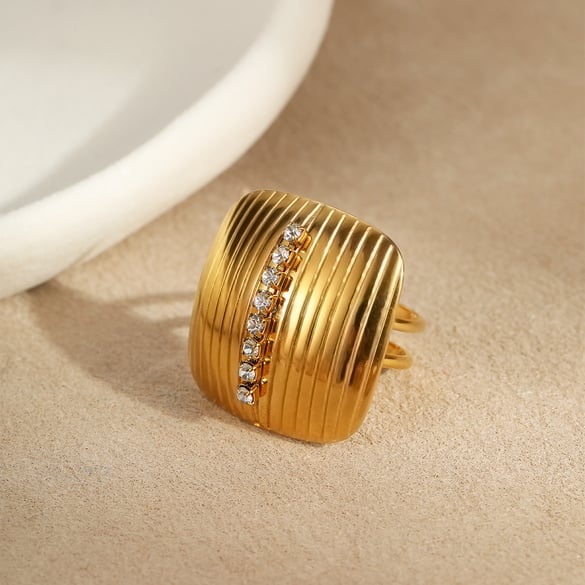1 Piece Luxurious Stainless Steel Statement Ring 2