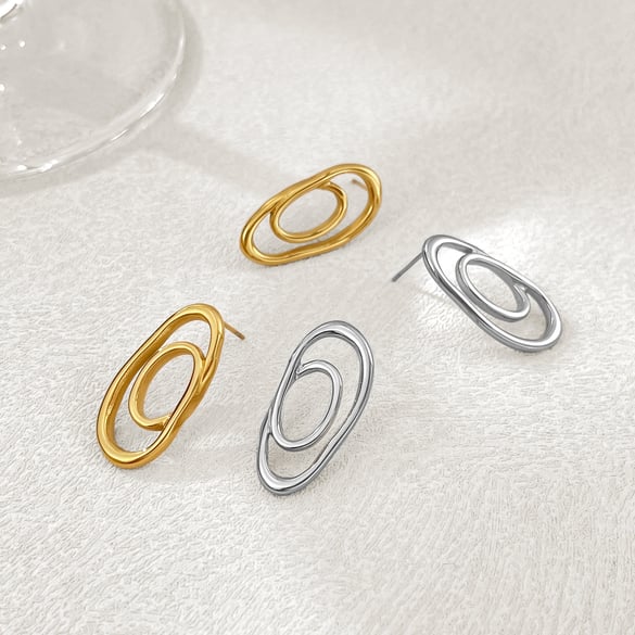 1 Paar einfache ausgehöhlte Ohrstecker aus Edelstahl in Goldfarbe für Damen