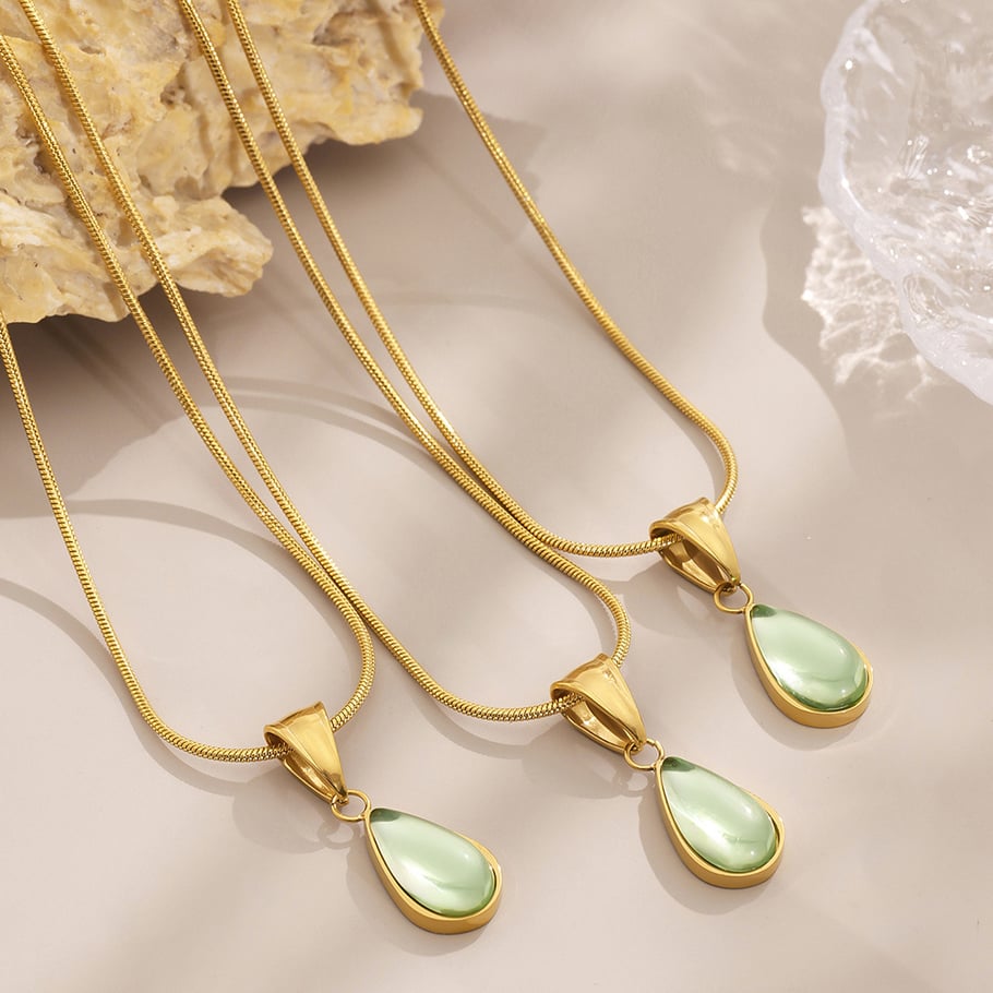 1 pezzo di splendida collana con ciondolo a goccia in vetro color oro in acciaio inossidabile da donna Immagine3
