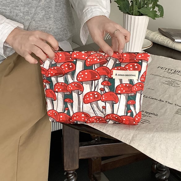 1 Stück süße Make-up-Taschen aus Polyester mit Pilzmotiv für Damen 2
