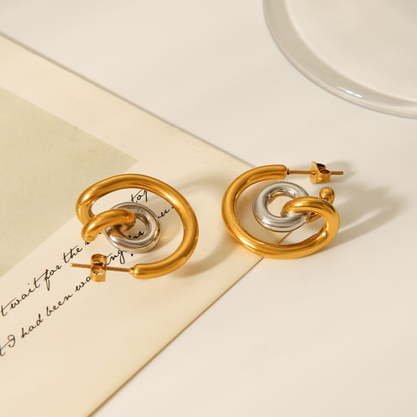 1 Paar Damen-Ohrstecker in täglicher unregelmäßiger Form aus Edelstahl in Goldfarbe