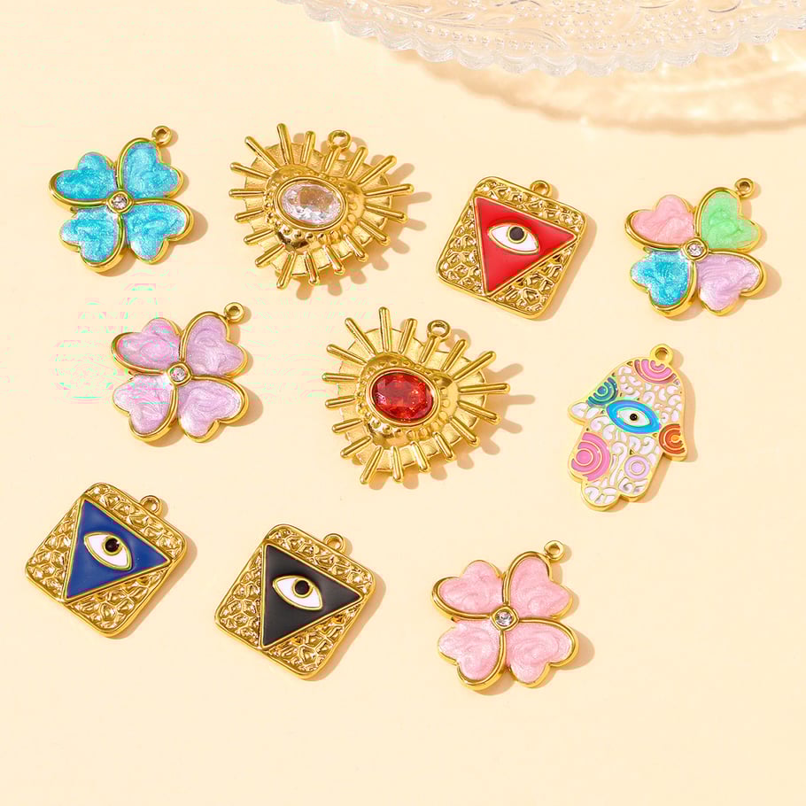 1 Piece Retro Four Leaf Clover Women's Pendants Picture3