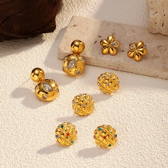 1 Paar Ohrstecker in Blumenform aus Edelstahl in Goldfarbe 2