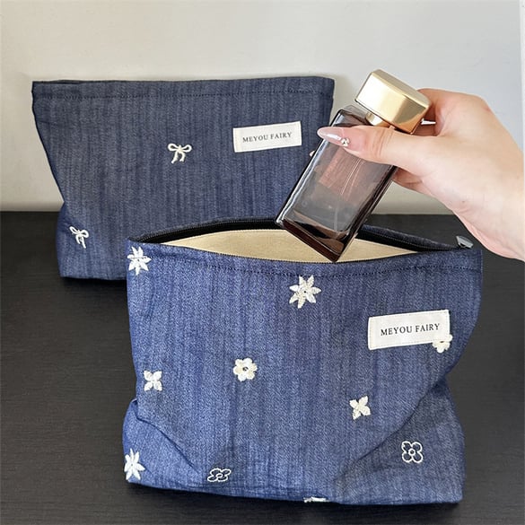 1 Piece Vintage and Elegant Women's Makeup Bag 2