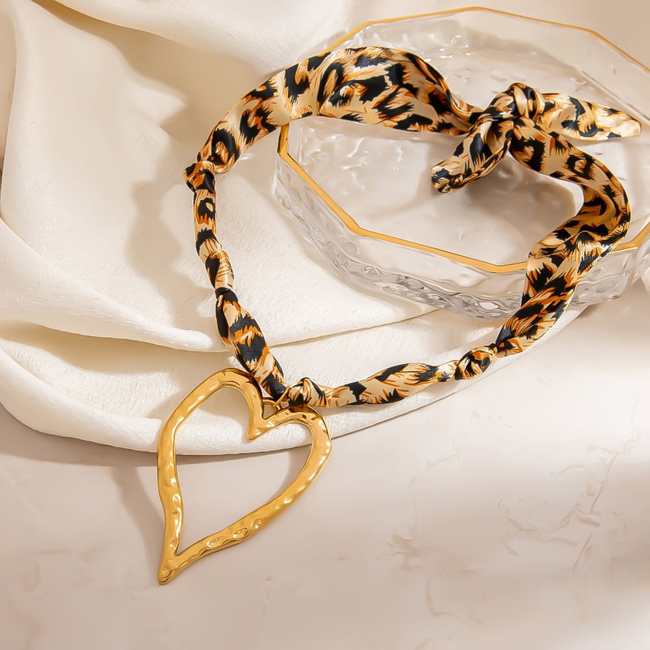 1 Piece Simple Series Elegant Heart Silk  Women's Pendant Necklaces Picture3
