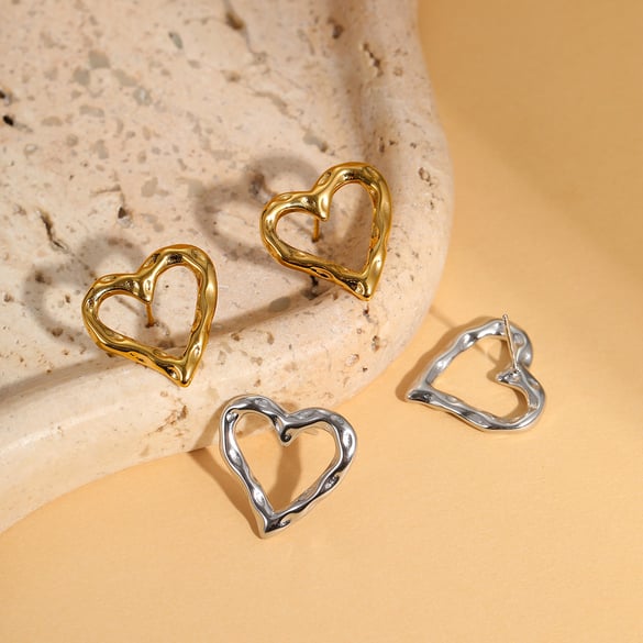 1 paire de boucles d&#39;oreilles à tige en acier inoxydable couleur or en forme de cœur