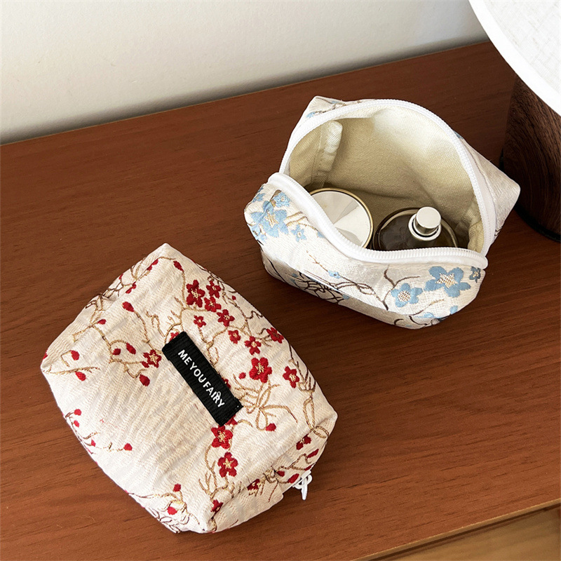 1 Piece Simple Series Casual Polka Dots Polyester Women's Makeup Bags Picture3