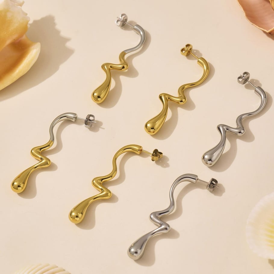 1 paio di orecchini pendenti da donna in acciaio inossidabile color oro dalla forma irregolare, adatti tutti i giorni Immagine7