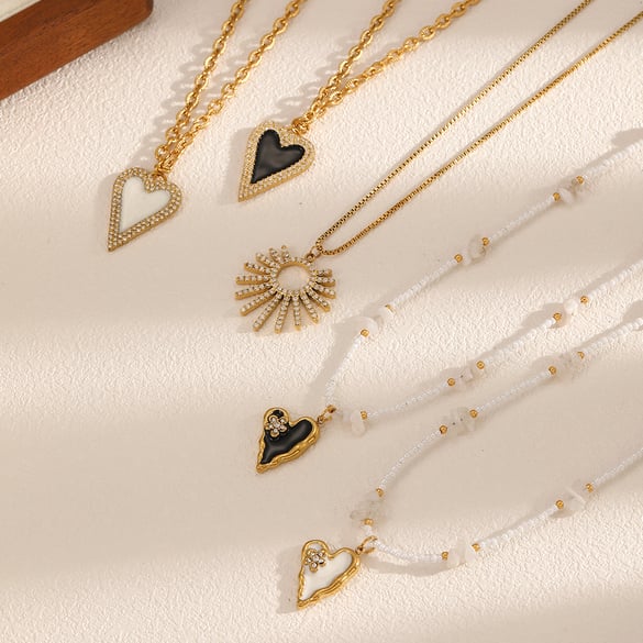1 Piece Retro Heart Stainless Steel Gold Color Pendant Necklace 2