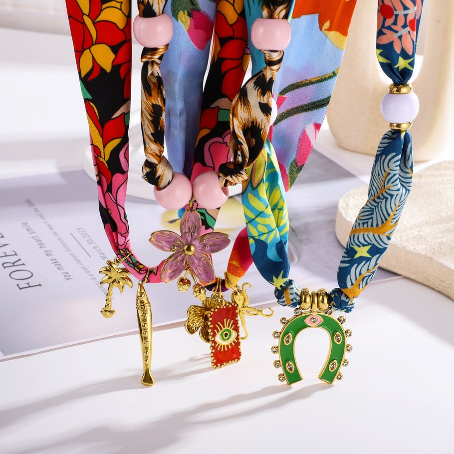 1 pezzo esagerato collana con ciondolo a forma di ferro di cavallo in acciaio inossidabile color oro da donna Immagine4