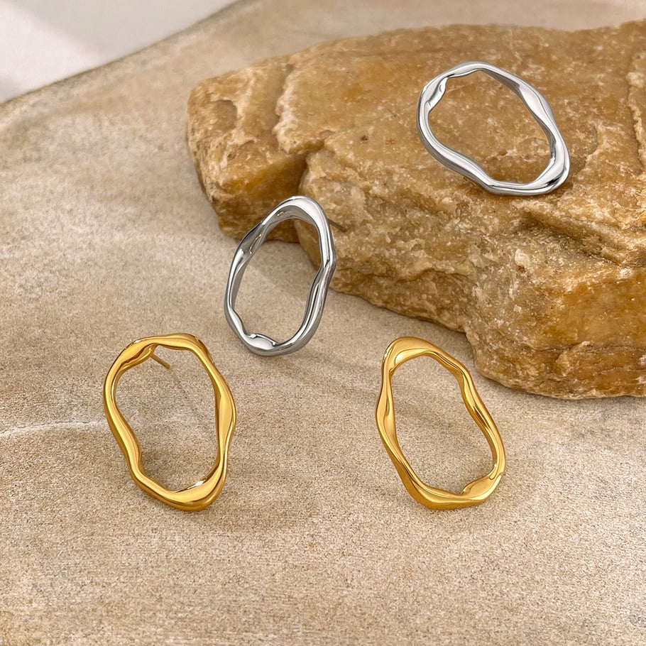 1 paio di orecchini a bottone semplici e irregolari in acciaio inossidabile color oro da donna Immagine3