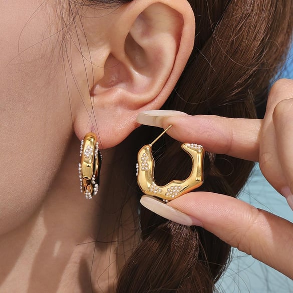 1 Paar Creolen für Damen aus Edelstahl in unregelmäßiger Form der Classic-Serie in Goldfarbe