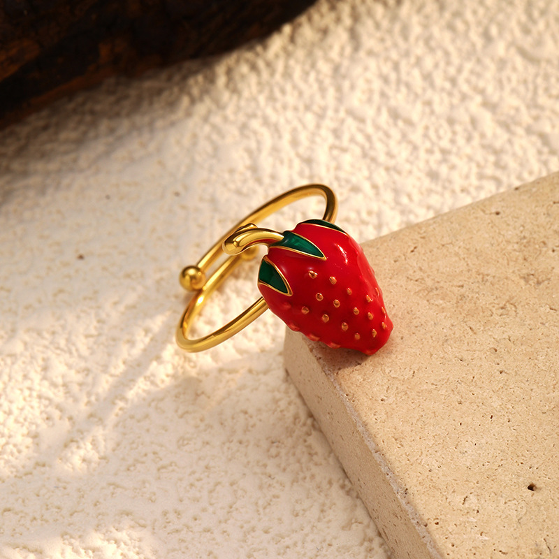 1 Stück süßer Statement-Ring aus Edelstahl mit Kirsche in Goldfarbe Bild3