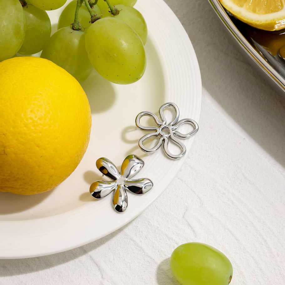 1 Pair Classic Flower Stainless Steel Gold Color Women's Stud Earrings Picture5