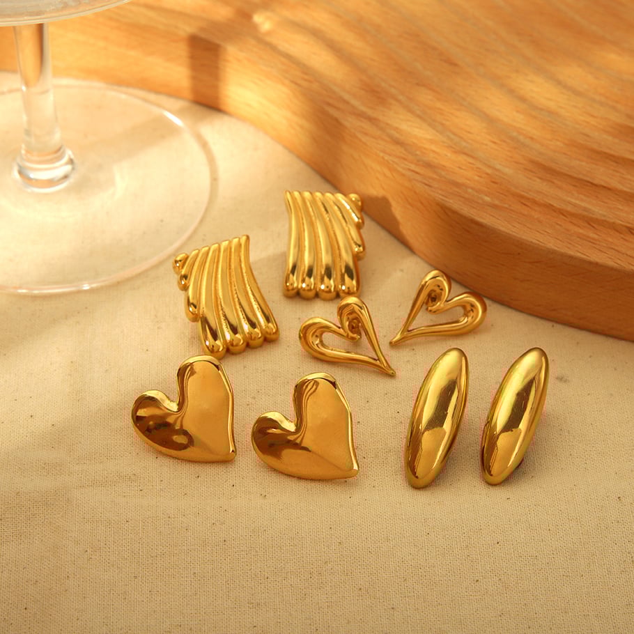 1 Pair Luxurious Series Retro Heart Stainless Steel  Women's Stud Earrings Picture3
