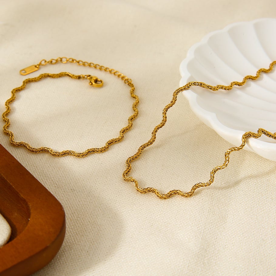 Halsketten-Set aus Edelstahl in Goldfarbe mit unregelmäßiger Form Bild4
