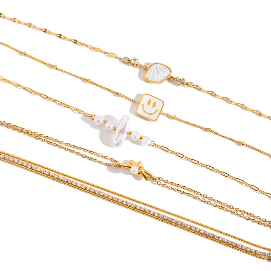 1 pulsera elegante de acero inoxidable con dijes dorados para mujer. Imagen8