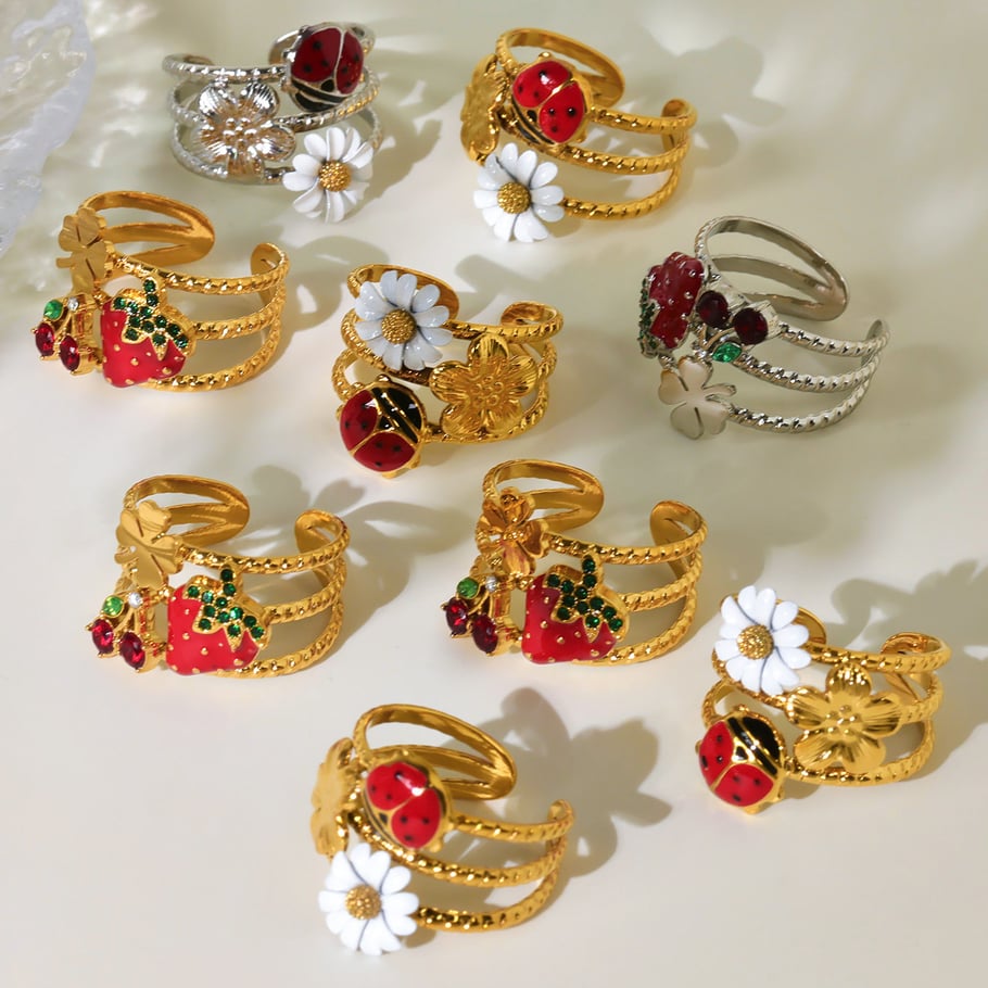 1 pezzo di anello con zirconi color oro in acciaio inossidabile con motivo a insetto vivido Immagine2