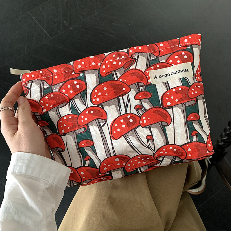 1 Adet Sevimli Mantar Temalı Polyester Kadın Makyaj Çantası Resim5