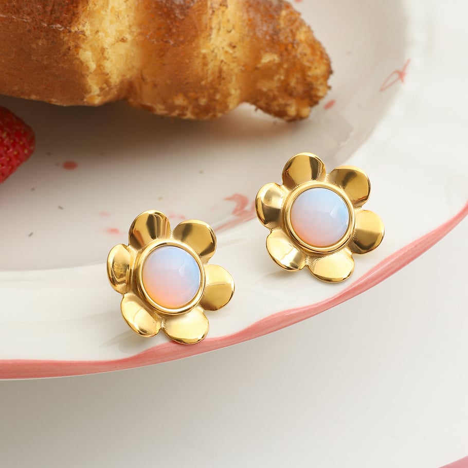 1 par de pendientes clásicos de acero inoxidable con flor de ópalo en color dorado para mujer Imagen7