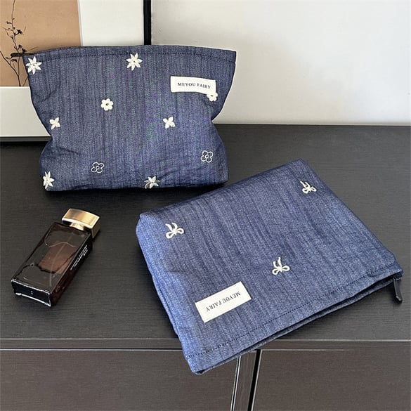 1 Piece Vintage and Elegant Women's Makeup Bag