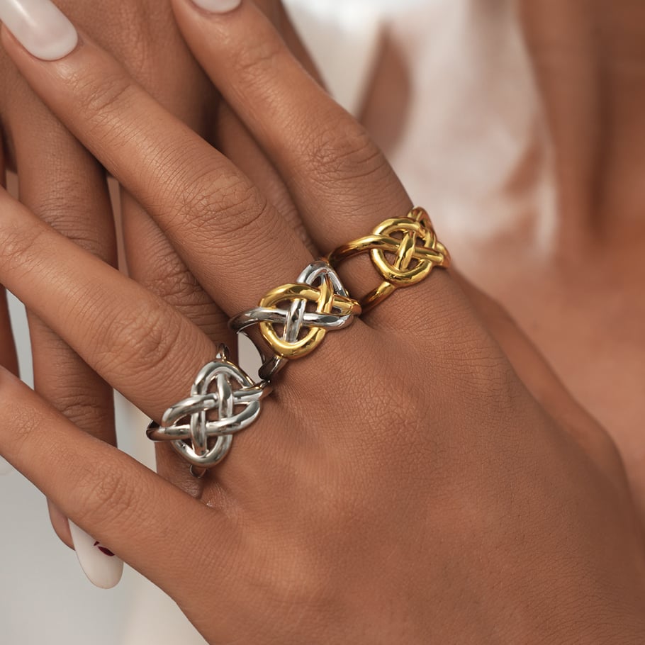 Anillos llamativos de acero inoxidable tejido informal en color dorado de 1 pieza Imagen7