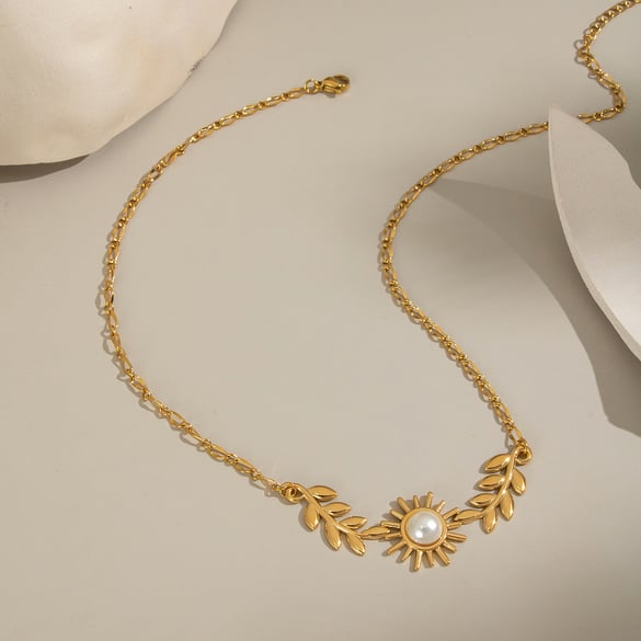 1 Piece Luxurious  Elegant Sun Stainless Steel  Women's Pendant Necklaces 2