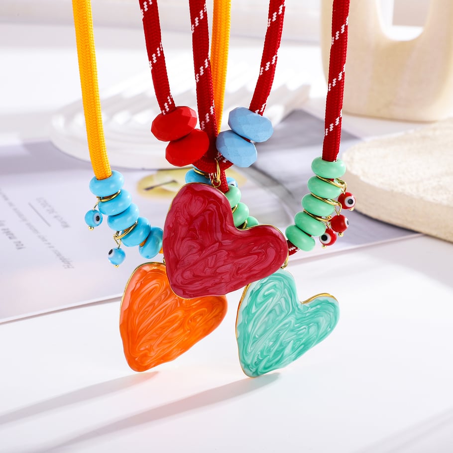1 pezzo di collana con ciondolo a forma di cuore in smalto gocciolante in acciaio inossidabile color oro da donna Immagine4
