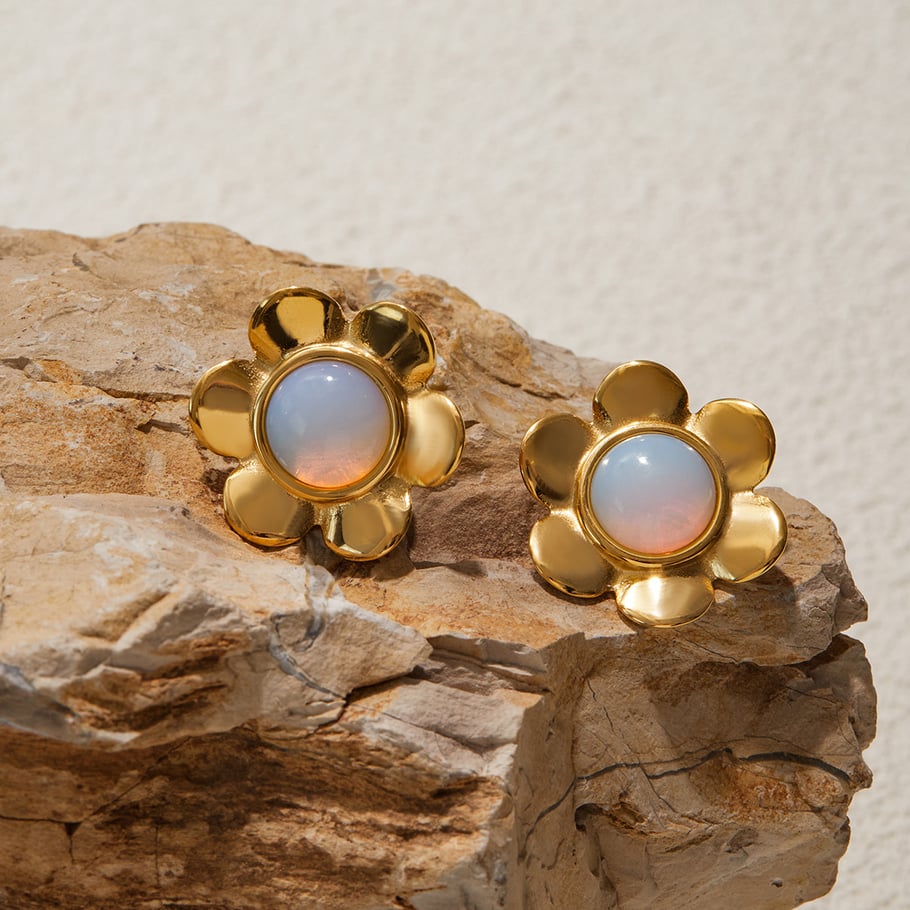 1 par de pendientes clásicos de acero inoxidable con flor de ópalo en color dorado para mujer Imagen8