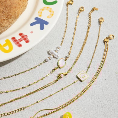 1 pulsera elegante de acero inoxidable con dijes dorados para mujer. h5 Imagen7