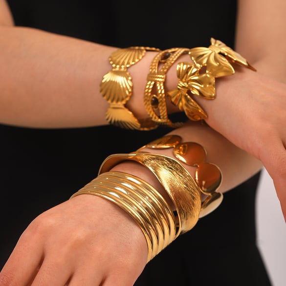 1 paio di braccialetti a polsino da donna in acciaio inossidabile color oro con tartaruga giornaliera 2