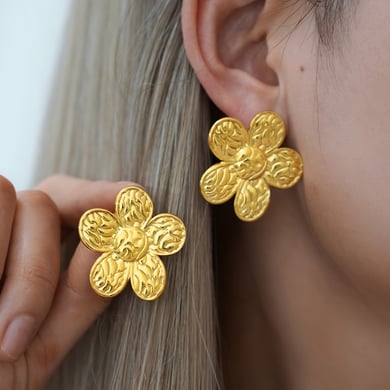 1 par de pendientes sencillos de acero inoxidable dorados con diseño de flores para mujer h5 Imagen3
