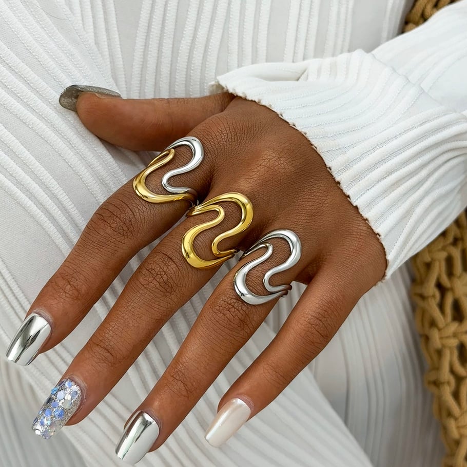 Anillos llamativos de acero inoxidable en color dorado con forma irregular simple de 1 pieza Imagen5