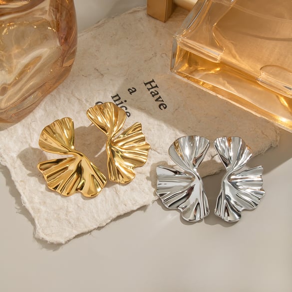 1 paire de boucles d&#39;oreilles à tige en acier inoxydable doré pour femme, style décontracté, motif floral, série romantique