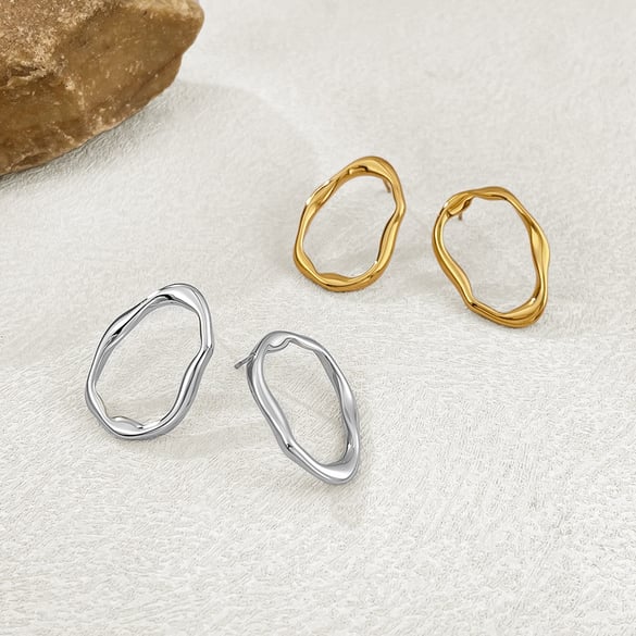 1 Paar einfache, unregelmäßig ausgehöhlte Ohrstecker aus Edelstahl in Goldfarbe für Damen 2