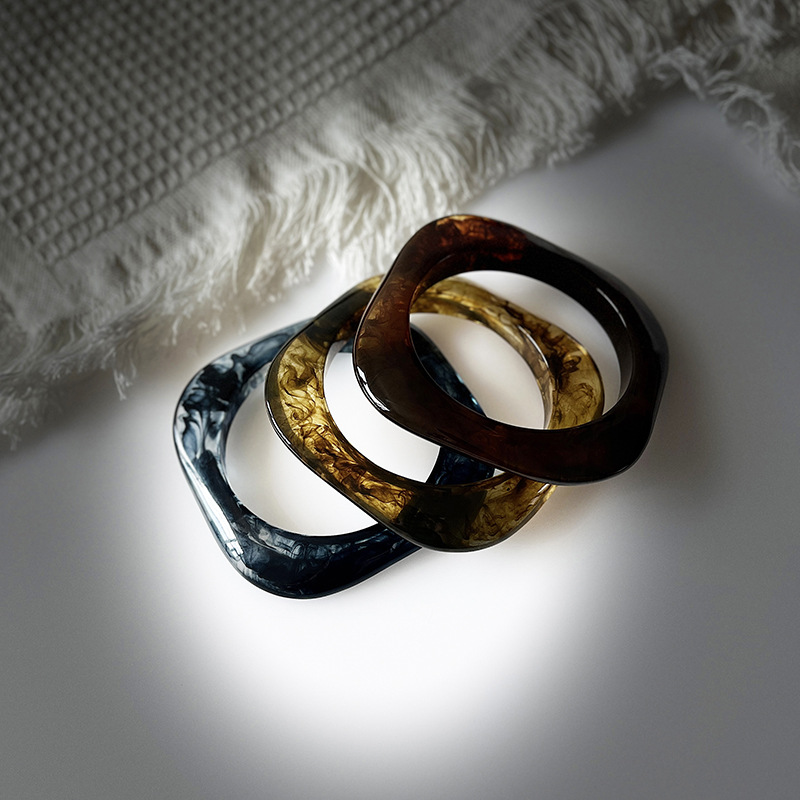 1 Piece Luxurious Series Retro Gradient Color Resin Women's Bangles Picture3