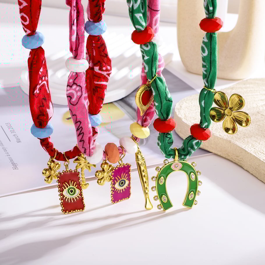 1 pezzo di collana con ciondolo da donna in acciaio inossidabile color oro a forma di ferro di cavallo retrò Immagine4