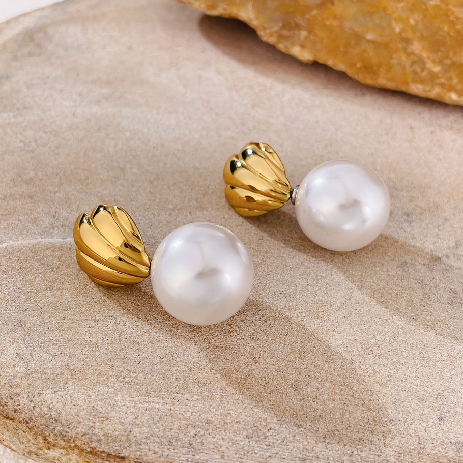 1 paio di orecchini a bottone classici da donna in acciaio inossidabile color oro a forma di conchiglia Immagine5