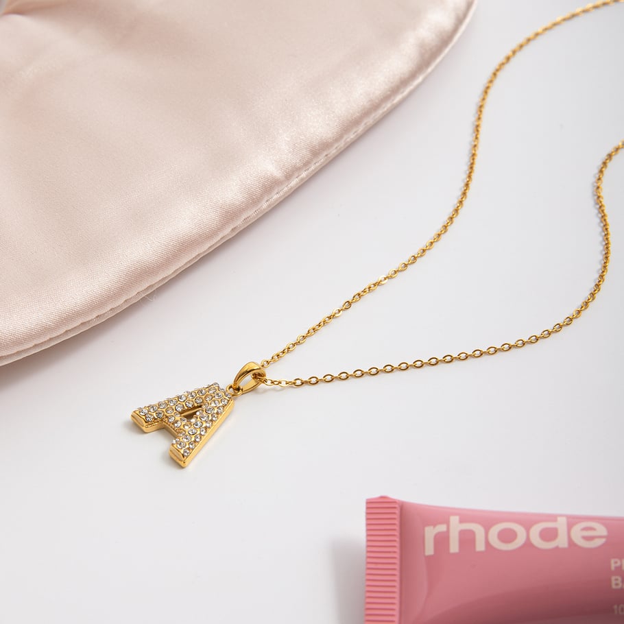 Collar con colgante de letra clásica de acero inoxidable color dorado para mujer, 1 pieza Imagen7