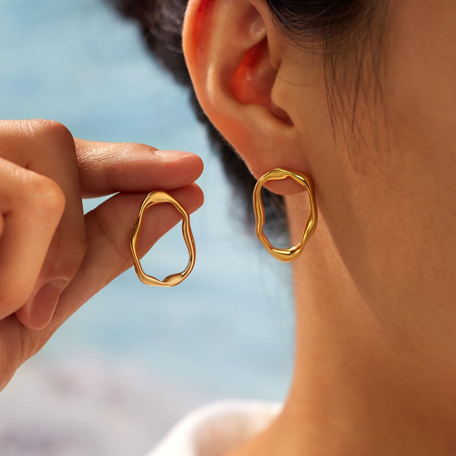 1 paio di orecchini a bottone semplici e irregolari in acciaio inossidabile color oro da donna Immagine5