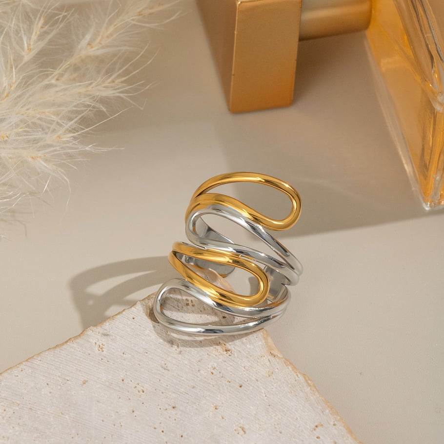 1 paio di anelli semplici con forma irregolare in acciaio inossidabile color oro Immagine4