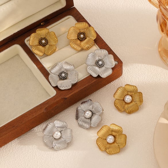 1 paire de boucles d&#39;oreilles à tige en acier inoxydable couleur or avec motif floral 2