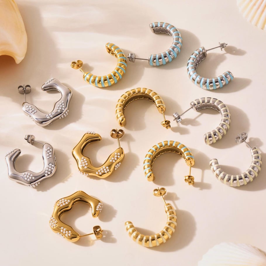 1 paio di orecchini a cerchio da donna in acciaio inossidabile color oro dalla forma irregolare della serie classica Immagine2