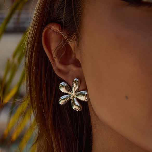 1 Pair Classic Flower Stainless Steel Gold Color Women's Stud Earrings