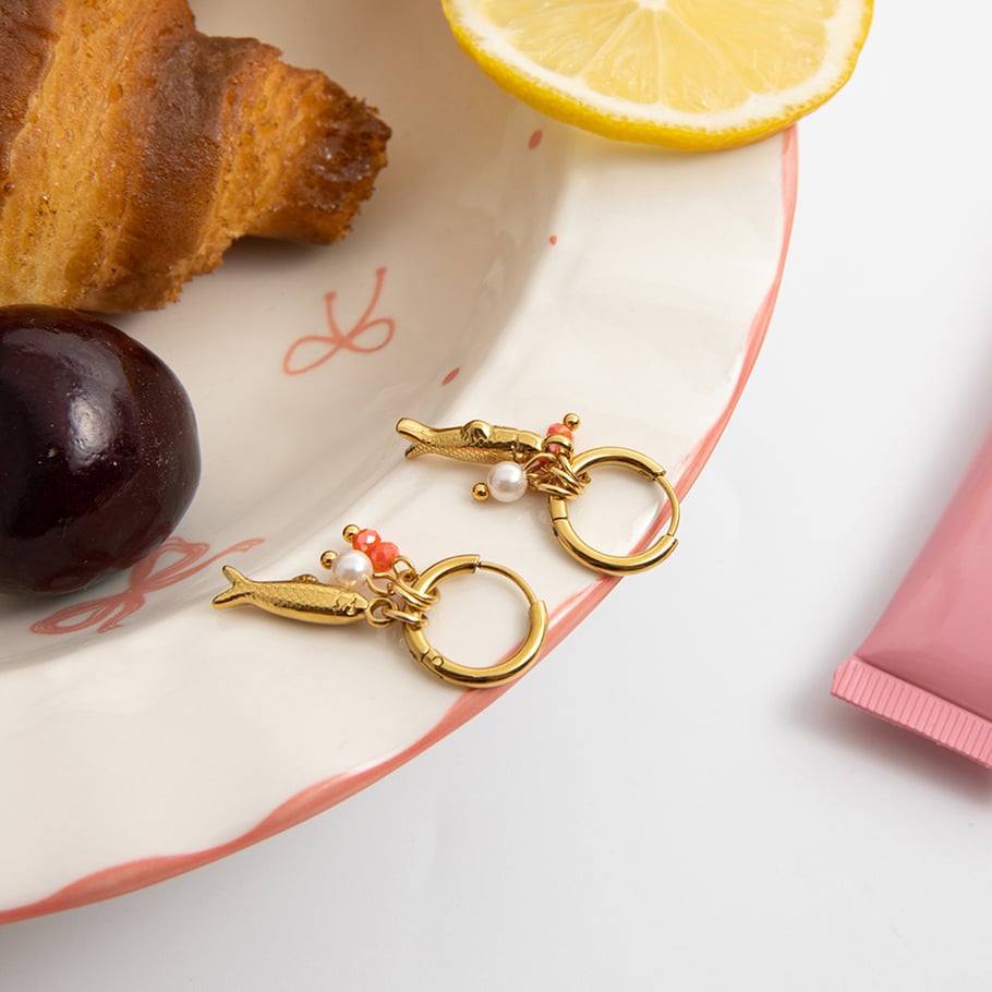 1 par de pendientes colgantes de acero inoxidable dorados con diseño de pez para mujer Imagen7