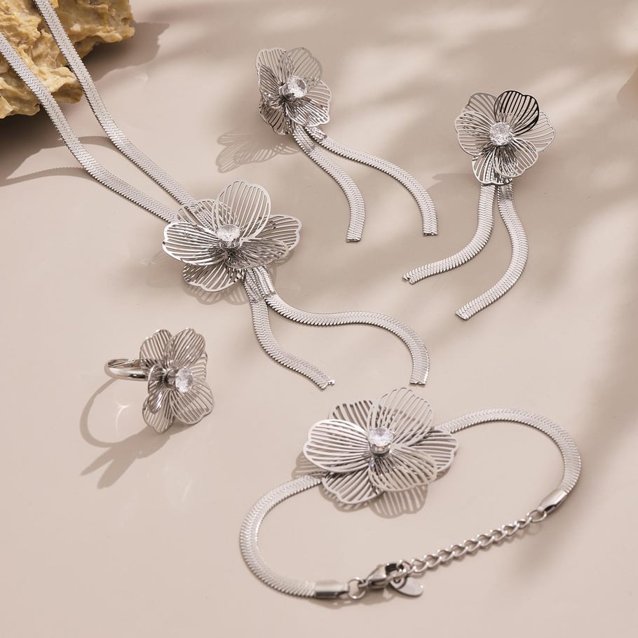 Set di gioielli da donna in acciaio inossidabile color oro con zirconi, 1 pezzo classico Immagine8