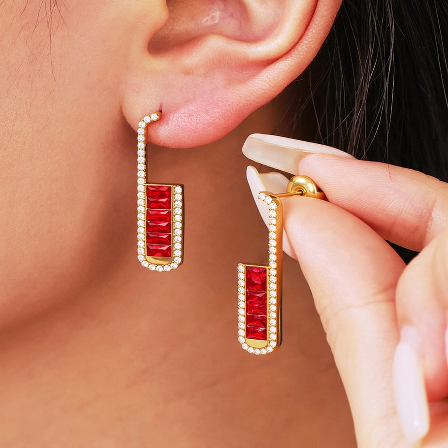 1 paio di lussuosi orecchini a bottone da donna in acciaio inossidabile a forma di U con zirconi colorati Immagine2