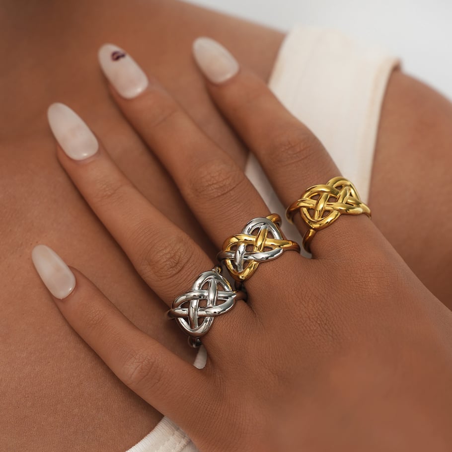 Anillos llamativos de acero inoxidable tejido informal en color dorado de 1 pieza Imagen9
