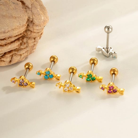 1 pendiente de perforación con forma de corazón de cobre y circonita color dorado. 2