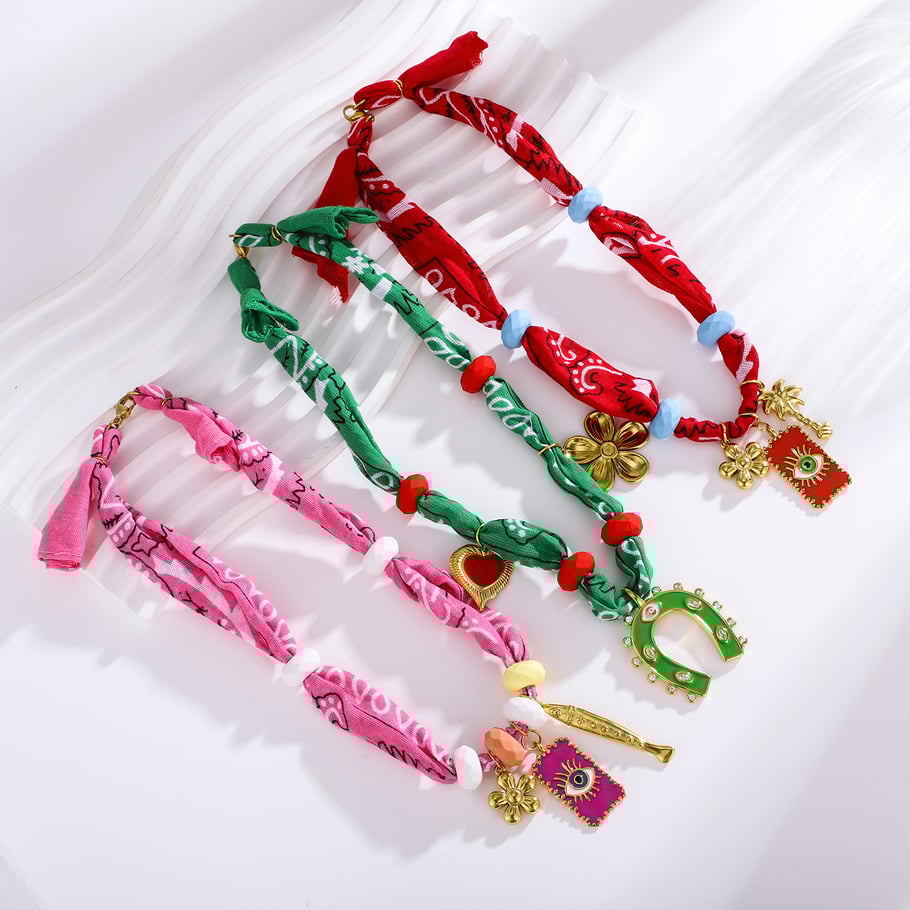 1 pezzo di collana con ciondolo da donna in acciaio inossidabile color oro a forma di ferro di cavallo retrò Immagine5